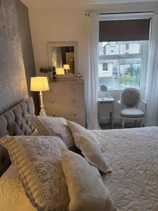 Willesden, Flat1 Lovely Spacious 1 Bedroom Flat, heart of Llandudno