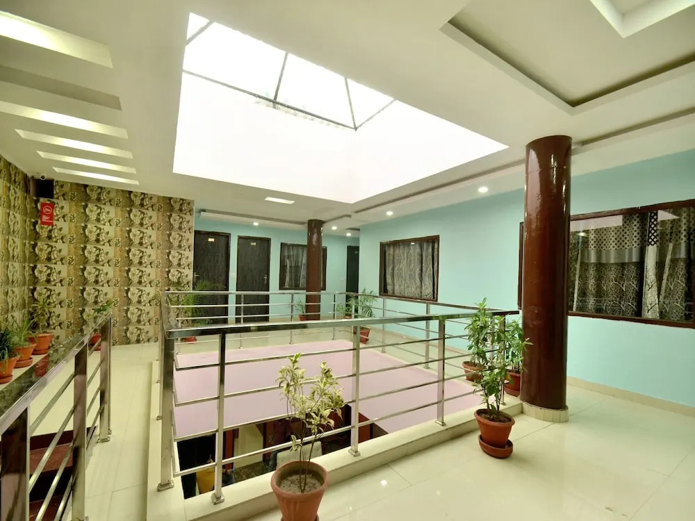 OYO 8622 Hotel Grand Inn
