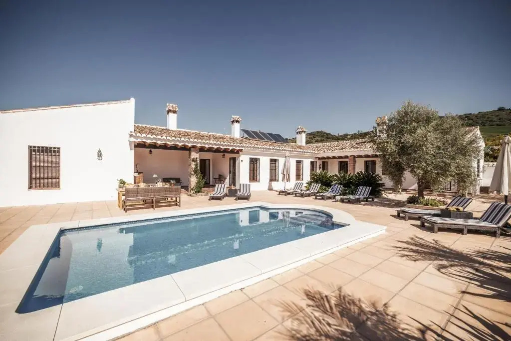 Cortijo Cantares by Rosas Cantares