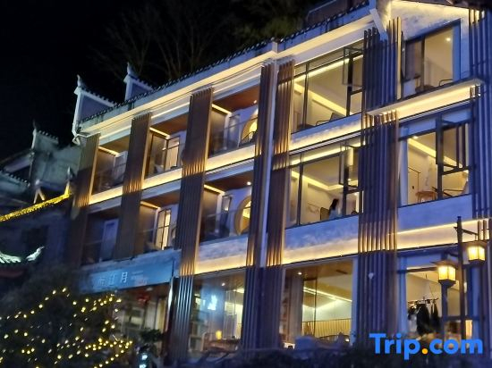 Zui Jiang Yue Smart River View Homestay (Fenghuang Ancient Town Tuojiang Yunqiao)