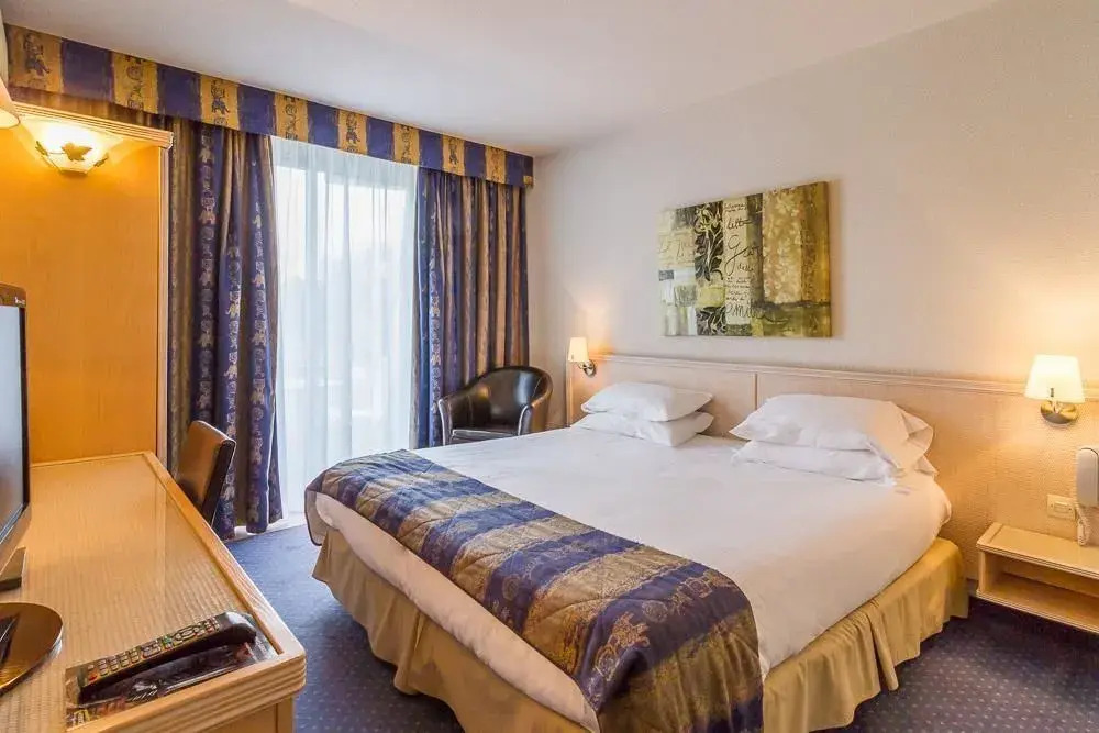 GOLF HOTEL