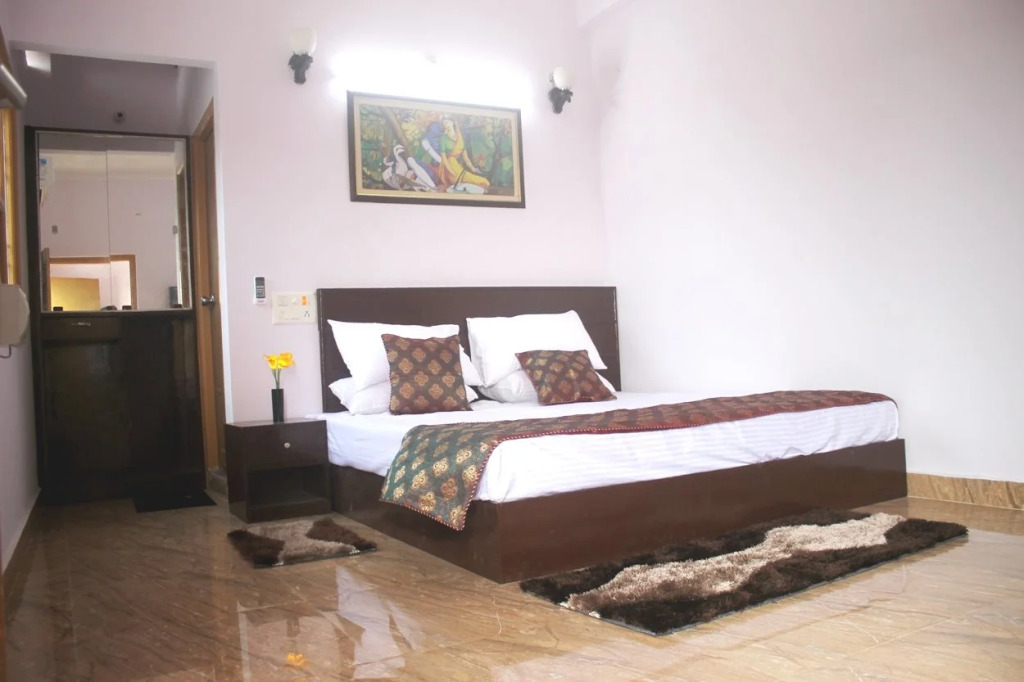DS Residency Varanasi-Near Mandir-Free Wi-fi-Parking
