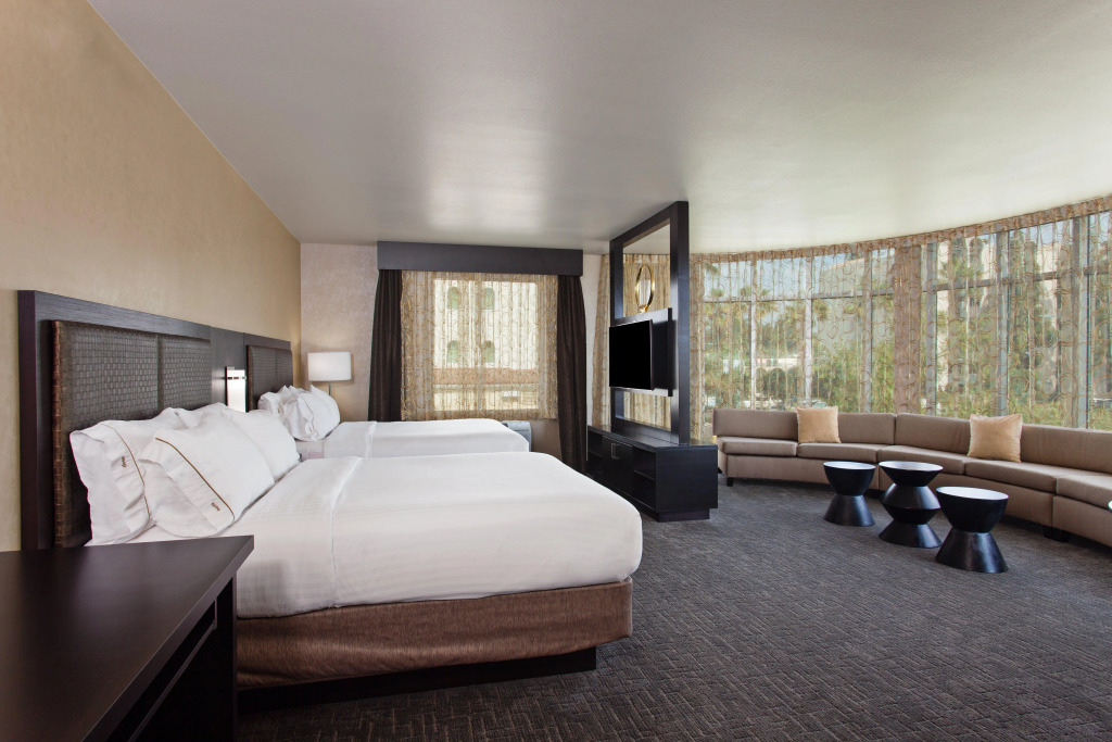 Holiday Inn Express & Suites Anaheim Resort Area by IHG