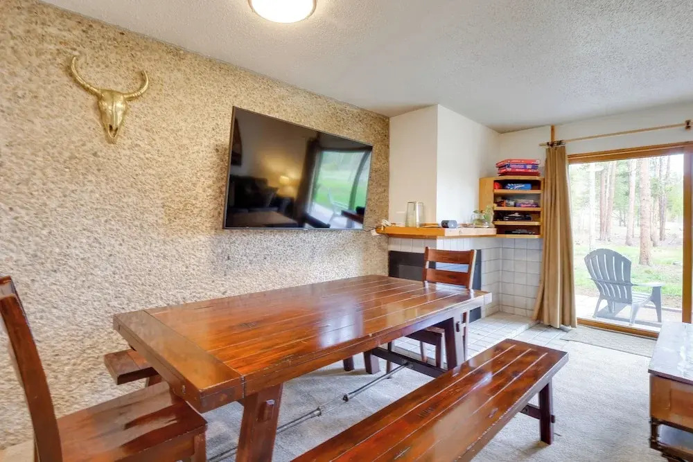 Beautiful Breck Townhome w/ Pool: 1 Mi to Main St!