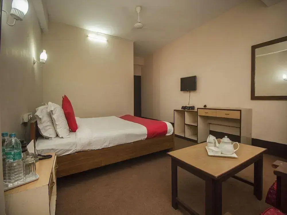 Keswani Group Hotel White Mountain - 200 Metres From MG Marg