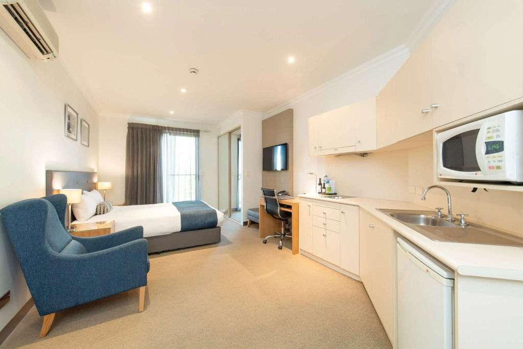 Mawson Lakes Hotel