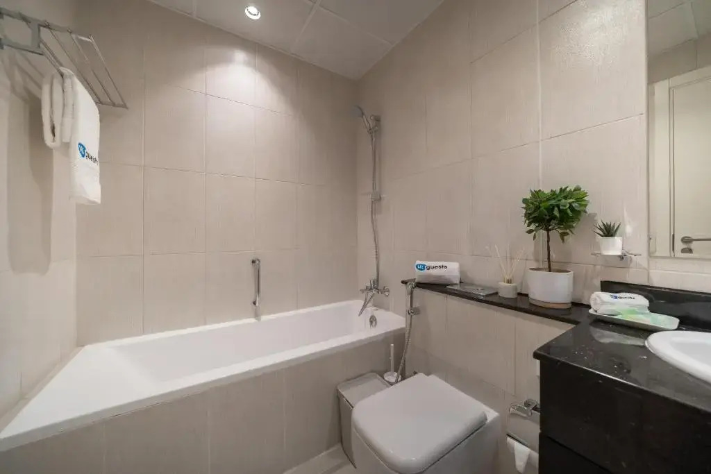 HiGuests - Elegant Studio with Pool and Private Balcony