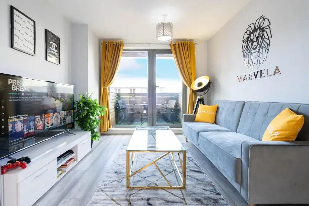 MAEVELA Apartments - Cube View City Centre Apartment - With Balcony View of The Cube - PS4 & Smart TV's