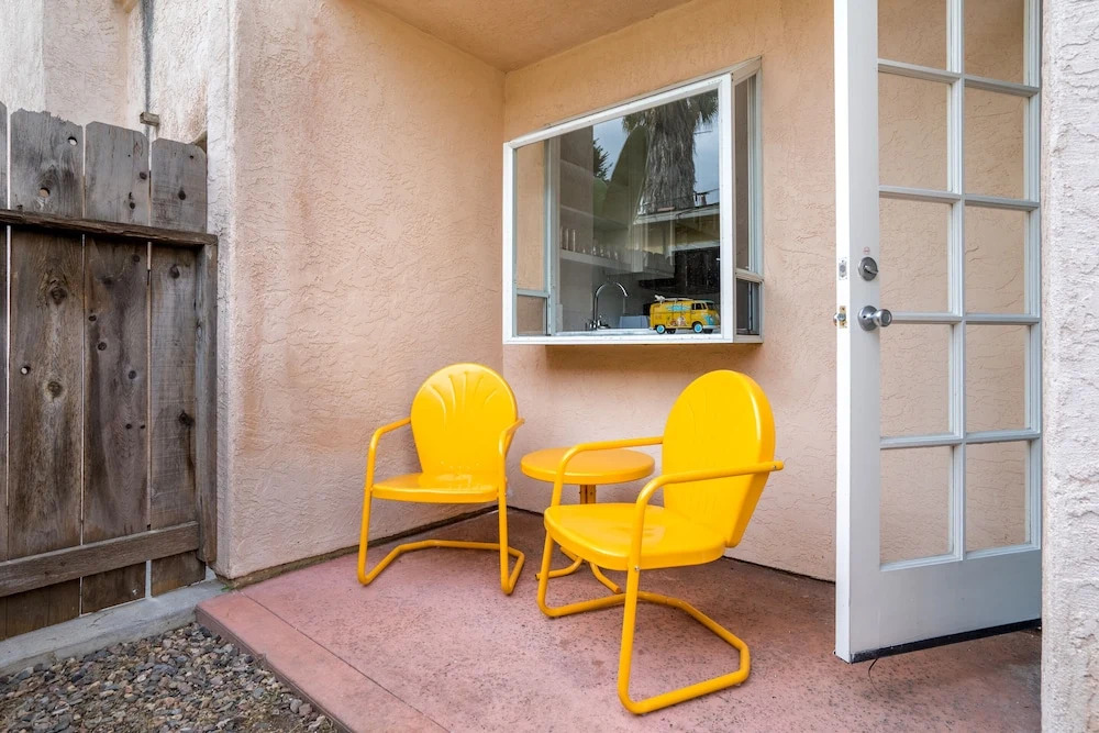 WanderJaunt | Emerald St Townhomes