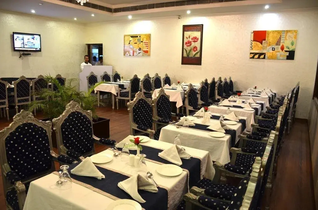 Hotel KMG Air Cooled,Zirakhpur Chandigarh ,Couple first choice ,verified hotel