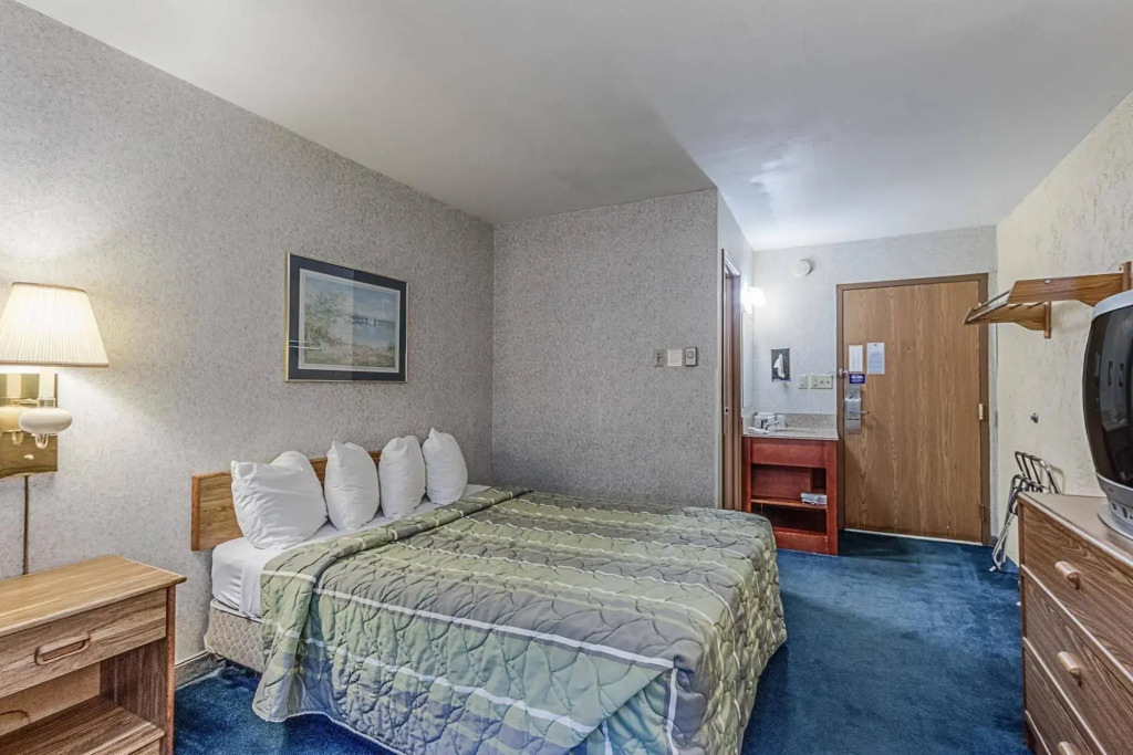 Days Inn by Wyndham La Crosse