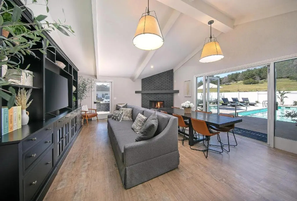 Fireside Inn on Moonstone Beach