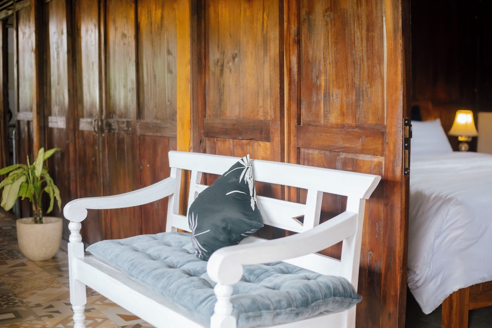 Breeze and Blossom Cottage Maguwo