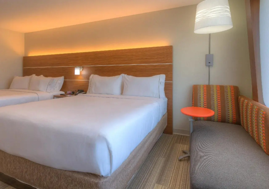 Holiday Inn Express & Suites Tulsa Midtown by IHG