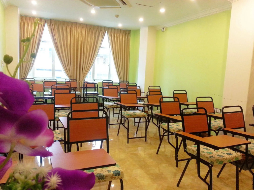 Grand Laurel Hotel