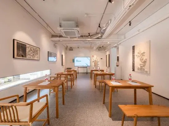 Jinghu Greater Bay Area Renwen Hotel