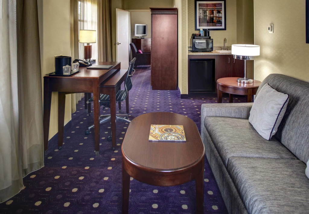 Courtyard by Marriott Kansas City Country Club Plaza