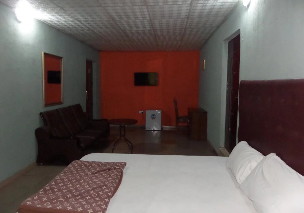 Metro Hotel Ajeigbe