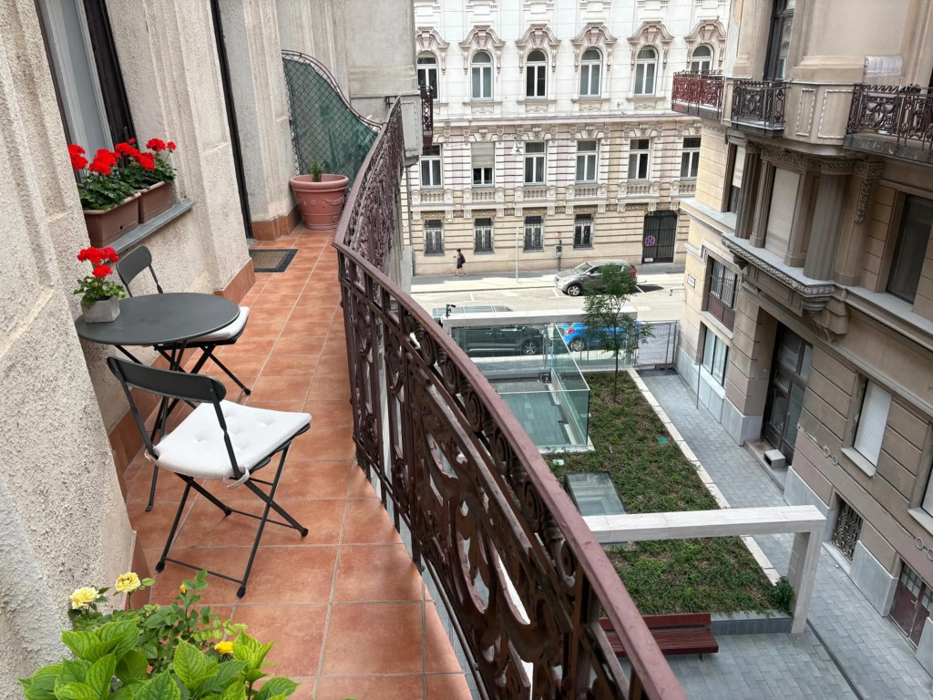 Anabelle Bed and Budapest