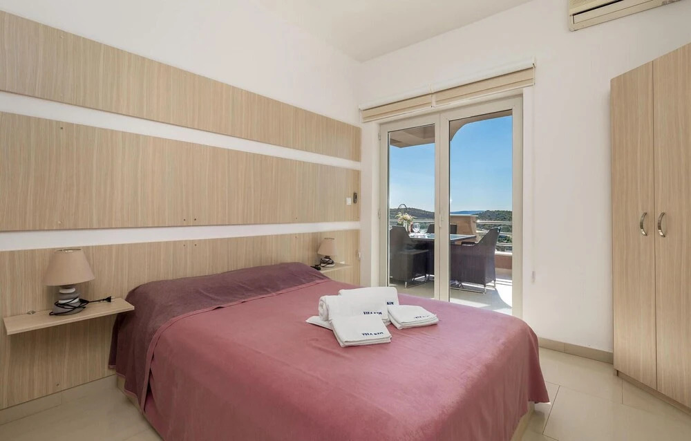 Awesome Home in Stinica With Sauna, Wifi and 6 Bedrooms