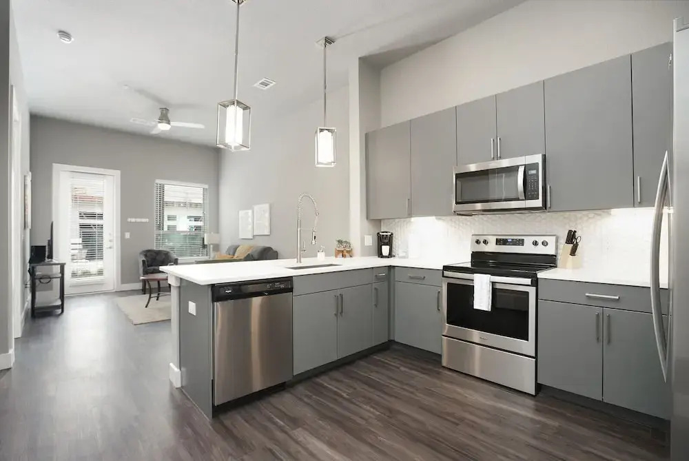 1 BR and 2 BR near Downtown by Frontdesk