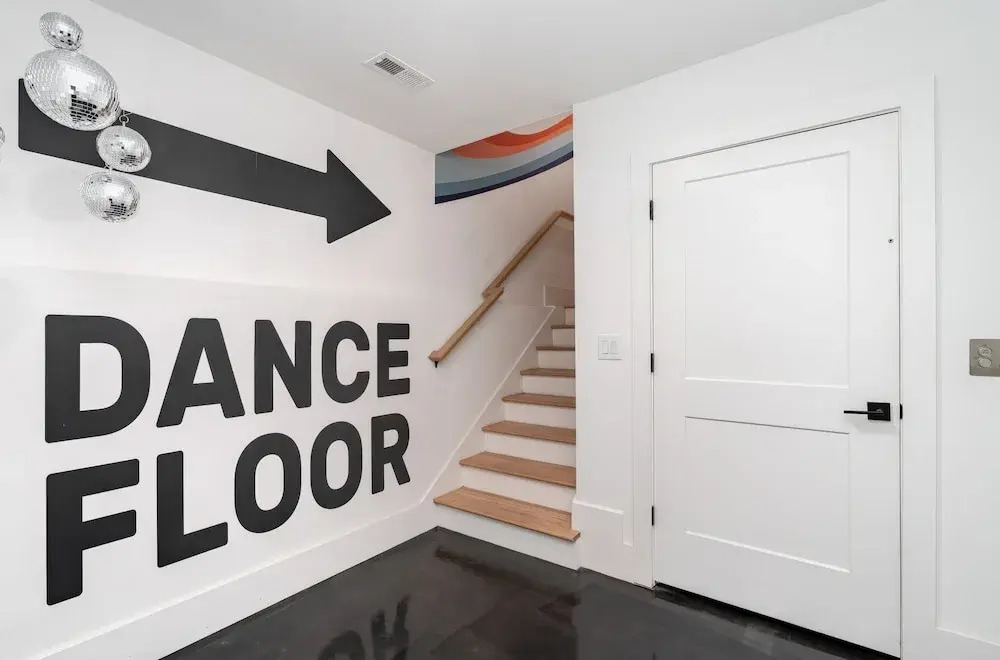 Elevator With Rooftop Hot Tub Pet-friendly Yard