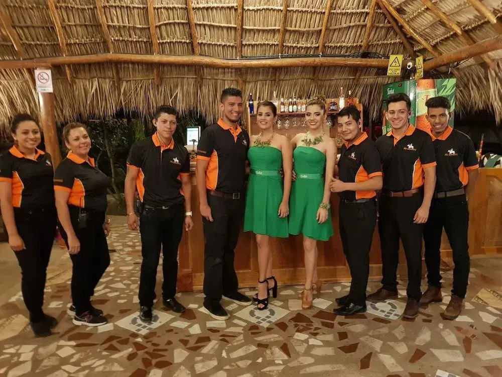 Mr Cowboy hotel y restaurante