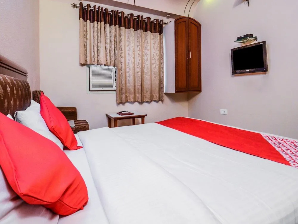 OYO 18484 Hotel Ratnawali