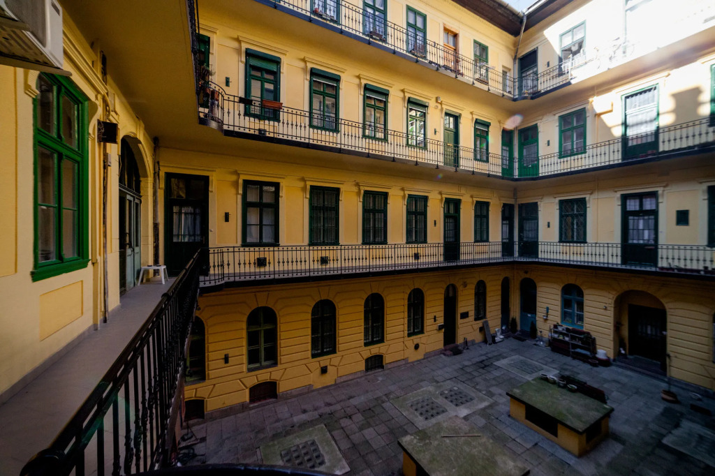 Kadar Apartments
