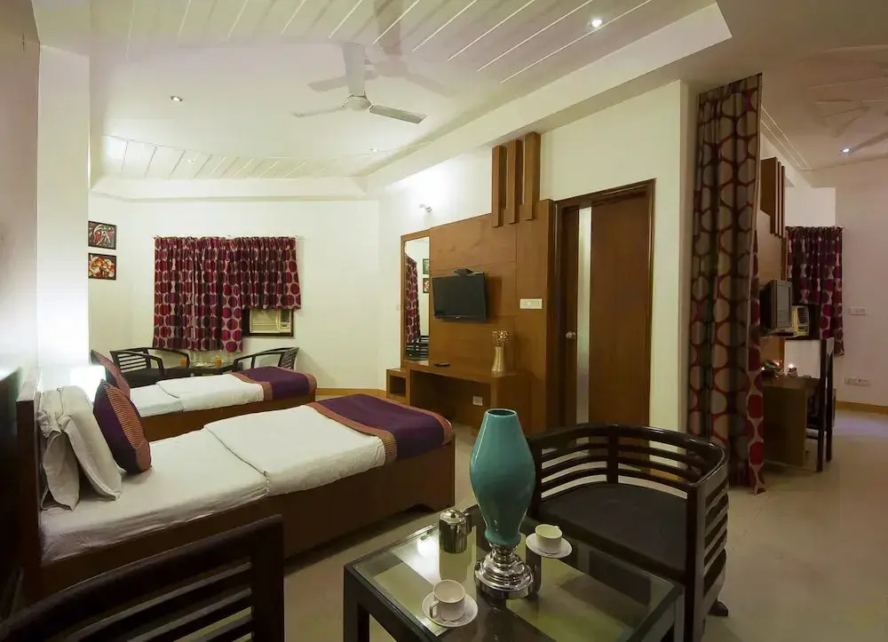 Hotel Delhi 37 Near - Delhi Airport