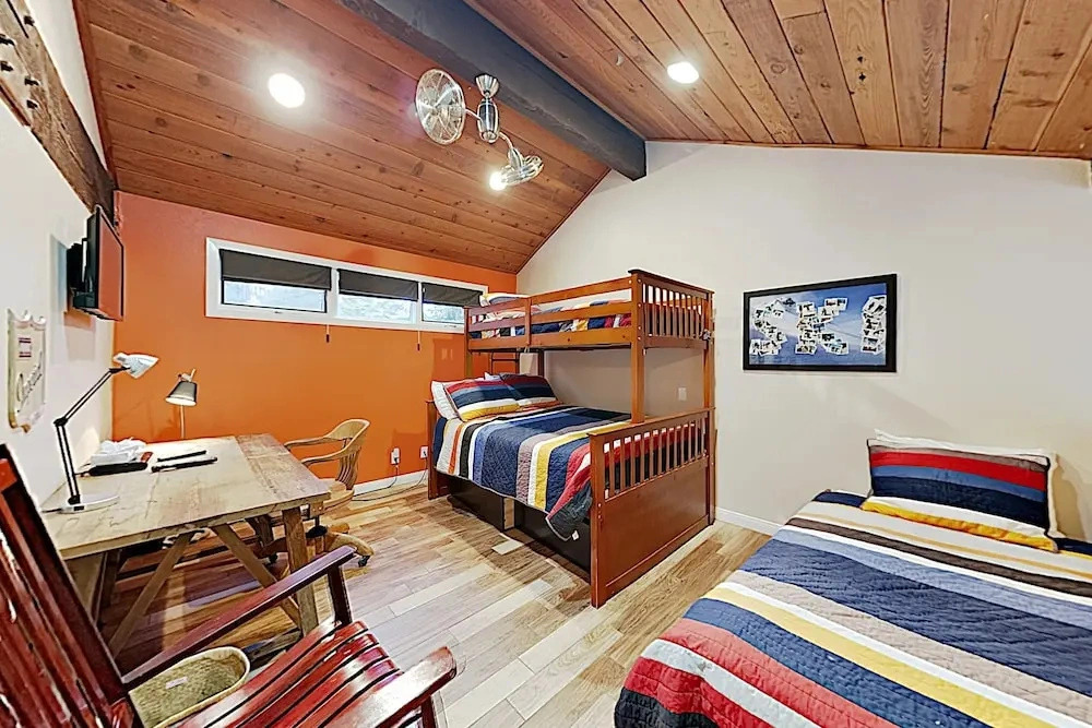 Remodeled Retreat w/ Spa & Pool, Near Eagle Lodge condo