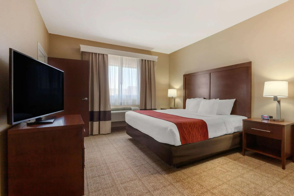 Comfort Inn & Suites Page at Lake Powell