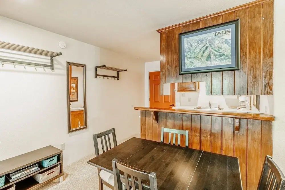 Stylish Powderhorn 1BR- Stroll to Ski Lift condo