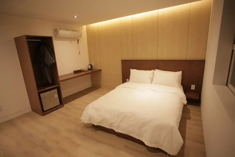 Hotel Seven Step