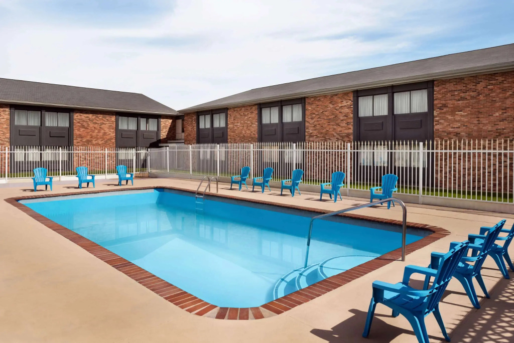 Super 8 by Wyndham Des Moines