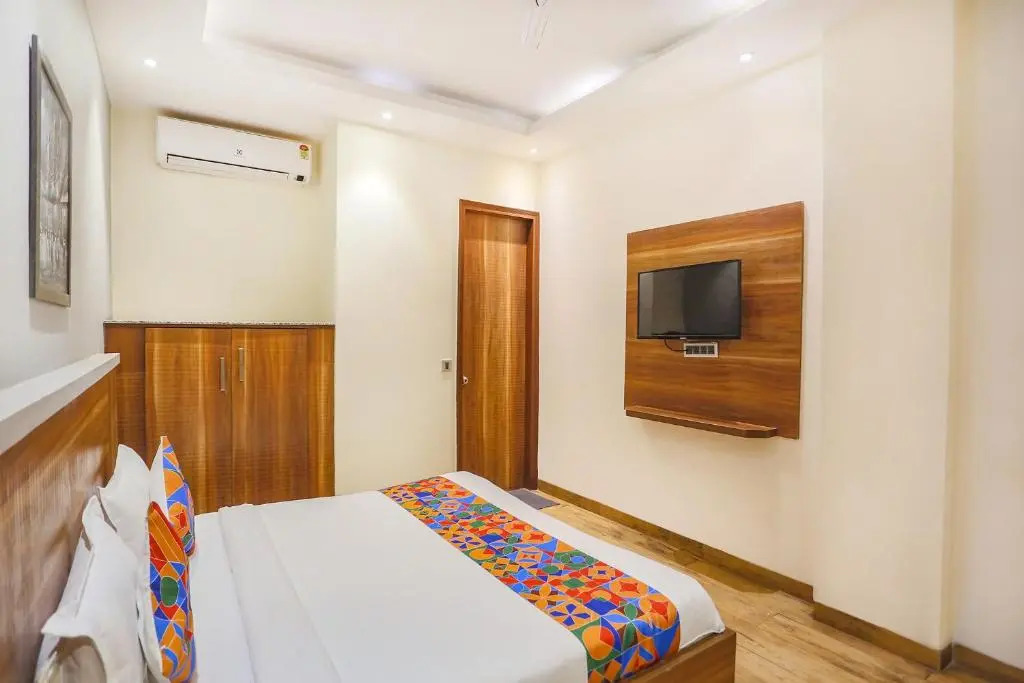 FabHotel Royal Touch - Patel Nagar