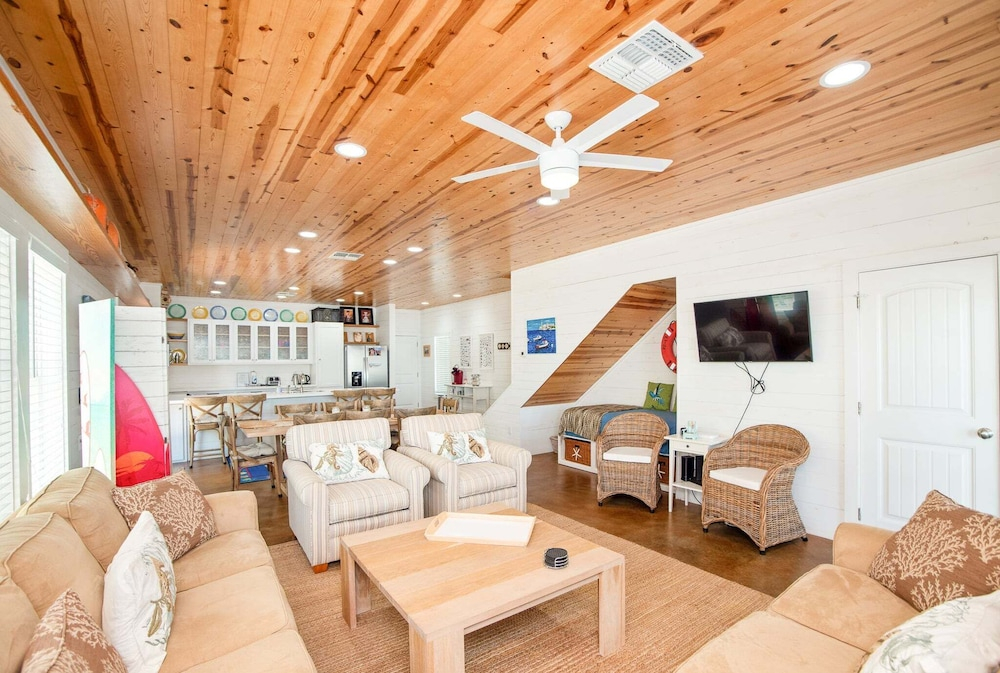 Bach Porch - Beach Gear Credit Included! 2 Shared Heated Pools