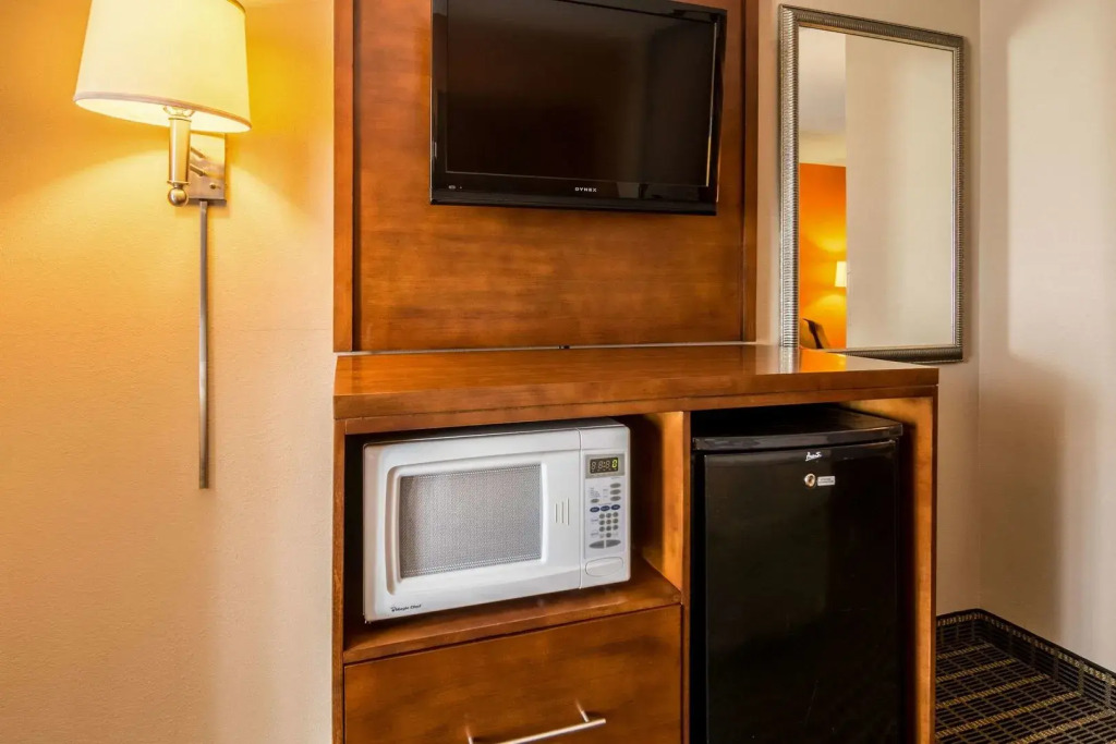 Comfort Suites