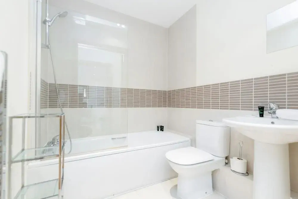 Roomspace Apartments -Westnye House