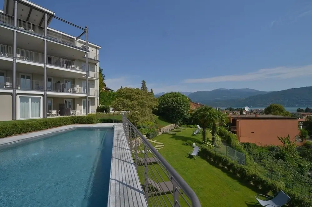The View-rainbow Design Lake View Apartment