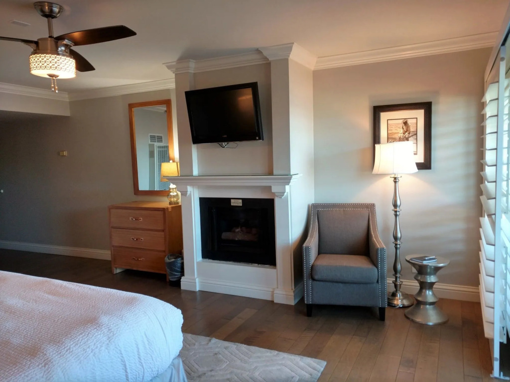 456 Embarcadero Inn & Suites
