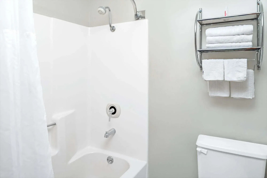 BridgePointe Inn & Suites by BPhotels, Council Bluffs, Omaha Area