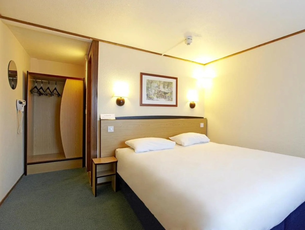 The Crossway Hotel, Coventry South, Part of the AG Collection