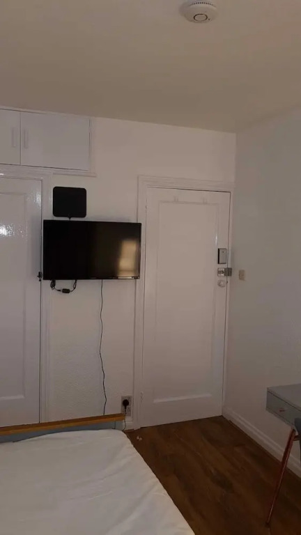Newly refurbished home near Whitton station