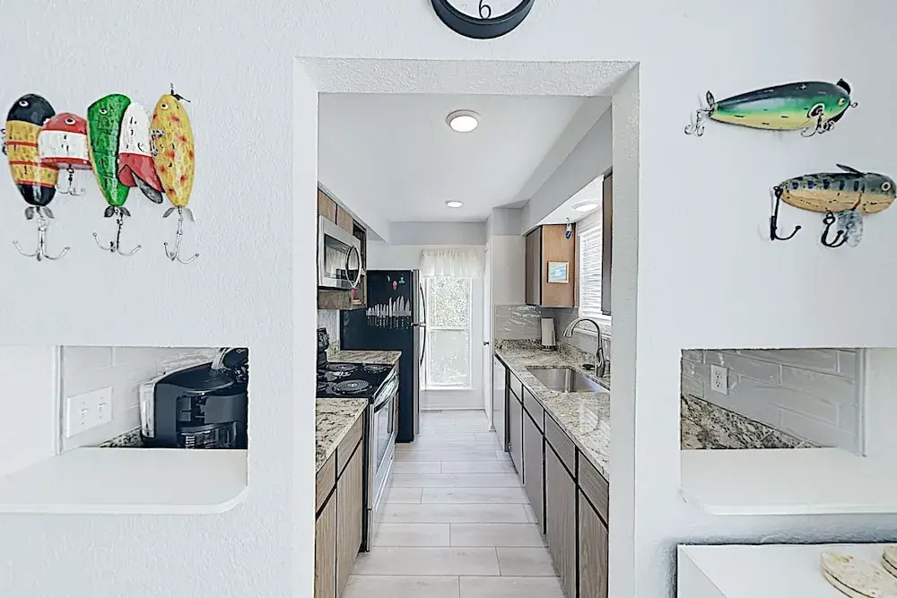 New Listing! Remodeled W/ Pool, Pier, Tennis 3 Bedroom Condo