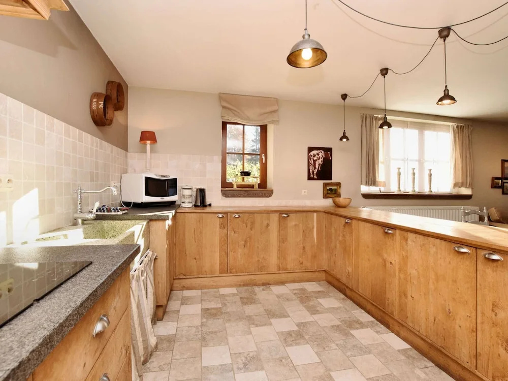 Rustic holiday home in Halleux