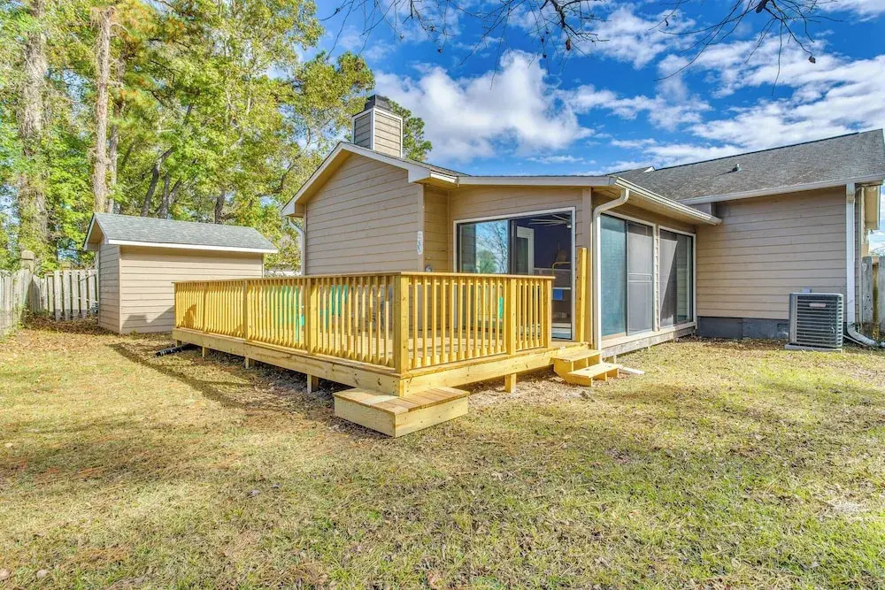 3 Mi to Ocean: Home w/ Deck in Little River!