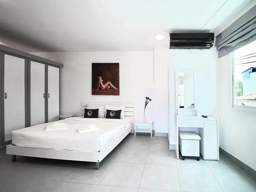 Roomquest Utopia Kata and Residence