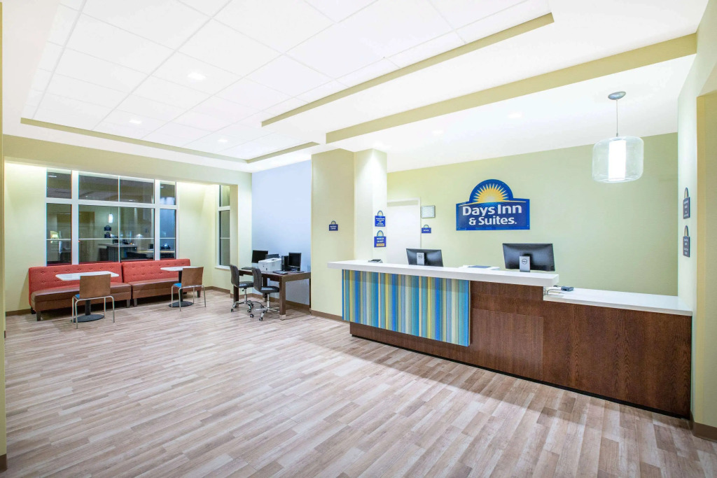 Days Inn & Suites by Wyndham Kearney NE