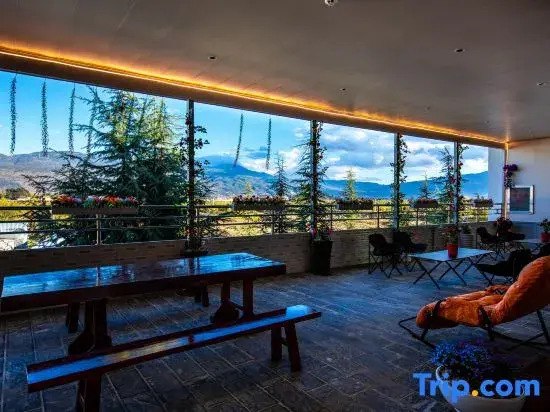 Youbai · Smart Luxury Vacation Homestay (Jianchuan Ancient Town)